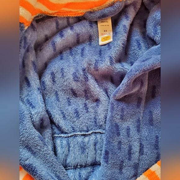 Lounge Robes - Picture 3 of 5